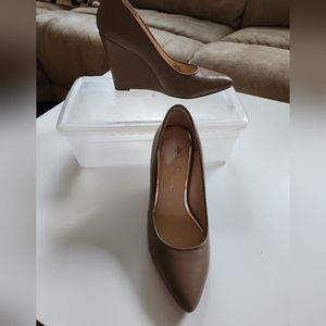 JESSICA SIMPSON wedge pumps